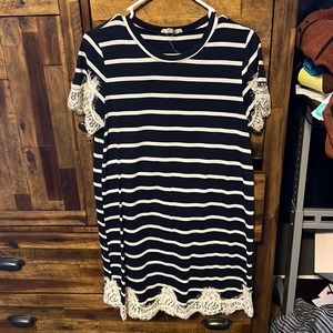 Such a cute navy dress with lace!